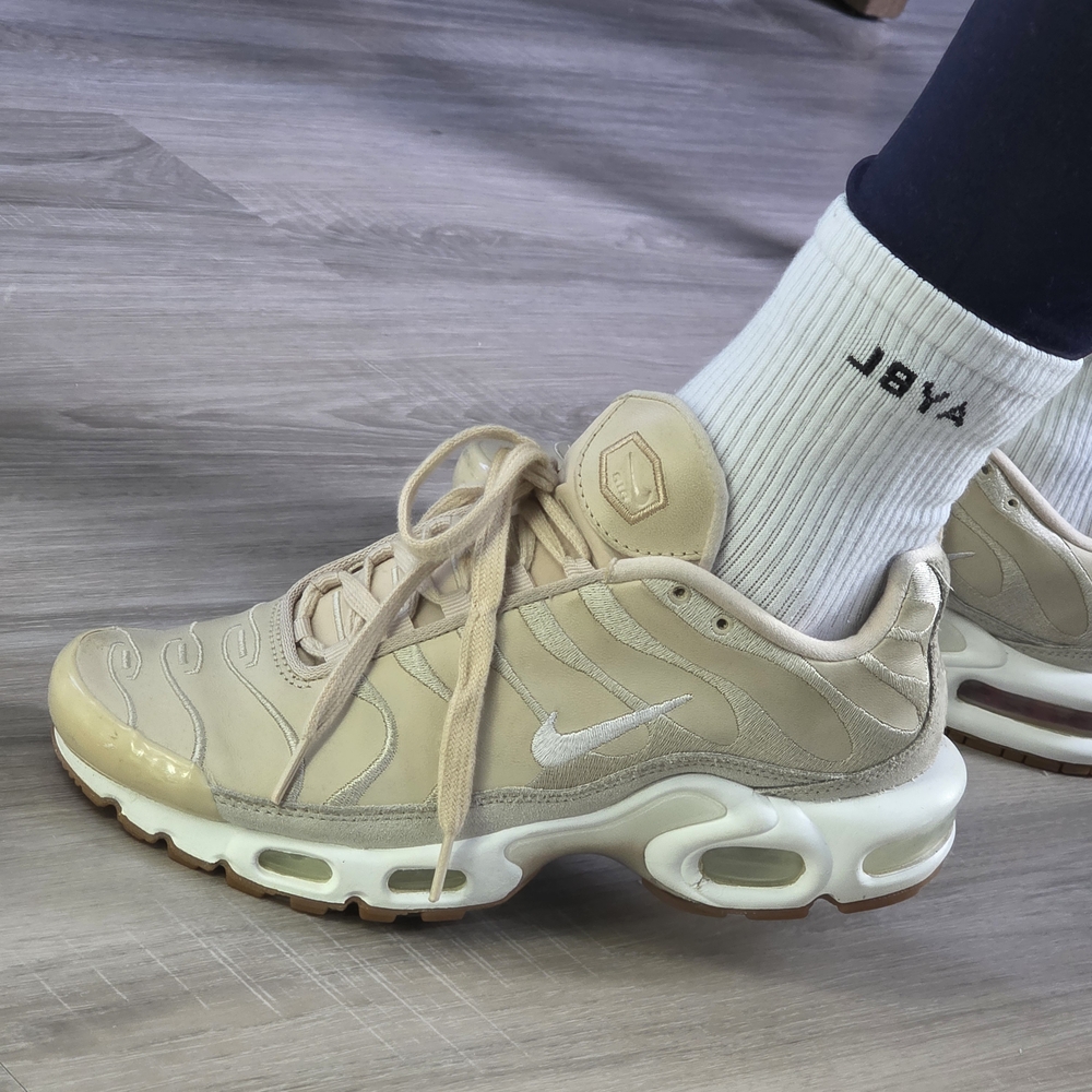 Nike Women's Cream Sneakers